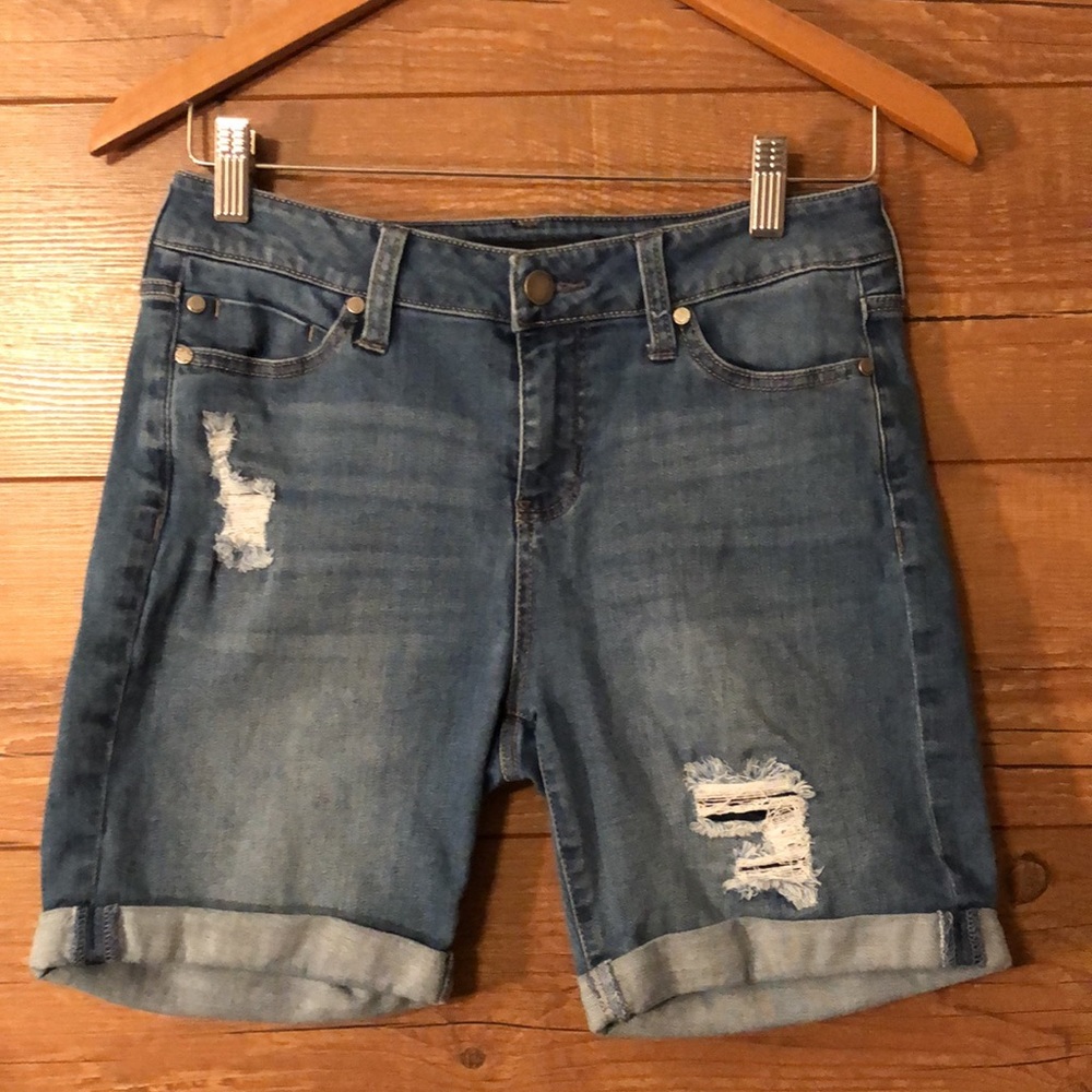 Liverpool sz 4/27 Walking Short distressed cuffed denim shorts
